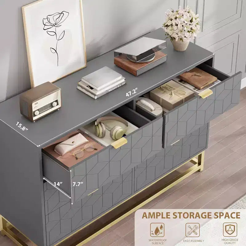 Coiffeuse de chambre à six tiroirs avec pieds en métal doré