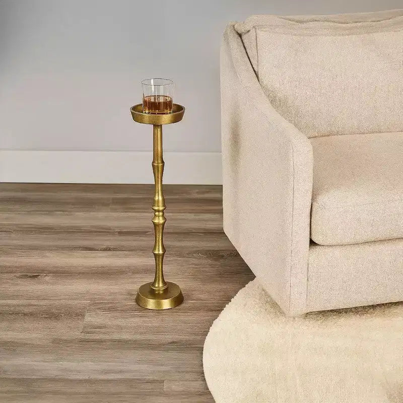 Table d'appoint ronde de 26 po avec piédestal en aluminium doré