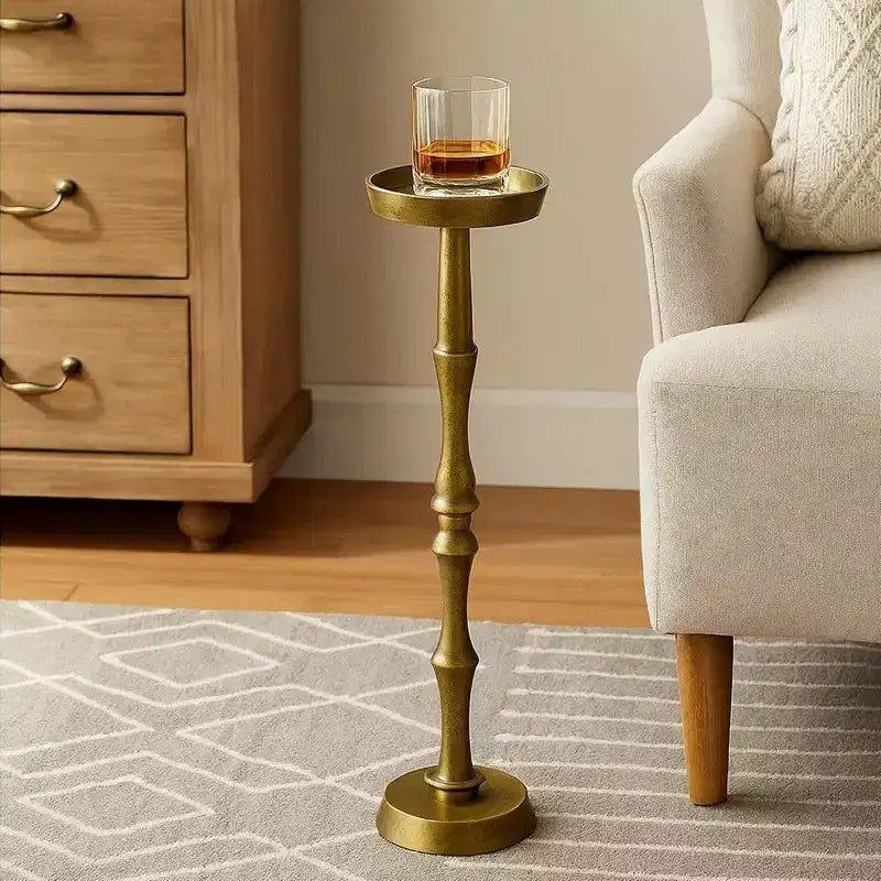 Table d'appoint ronde de 26 po avec piédestal en aluminium doré