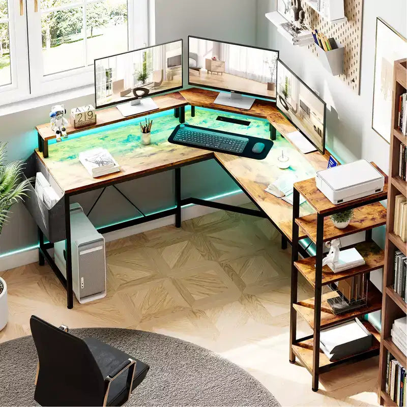 Bureau en L avec éclairage LED et prises de courant, bureau d'ordinateur avec support d'écran, adapté aux bureaux à domicile, bureau pour télétravail