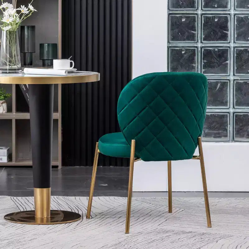 Chaise de salle à manger contemporaine en velours vert avec piétement en métal doré