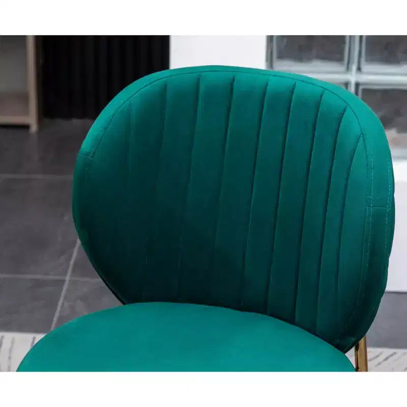 Chaise de salle à manger contemporaine en velours vert avec piétement en métal doré